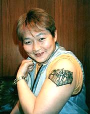Chigusa shows off her new tattoo from Nikkan Sports