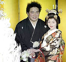 Manabu Nakanishi wedding picture from Nikkan Sports