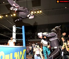 Sasuke gives Liger a tope con hilo from NJ Official Web site