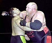 Vader finishes Kawada off with the lariat from Nikkan Sports