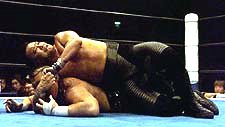 Chono beats Tenzan  with a cross shiki  no STF
